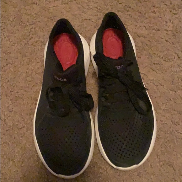 croc tennis shoes for women